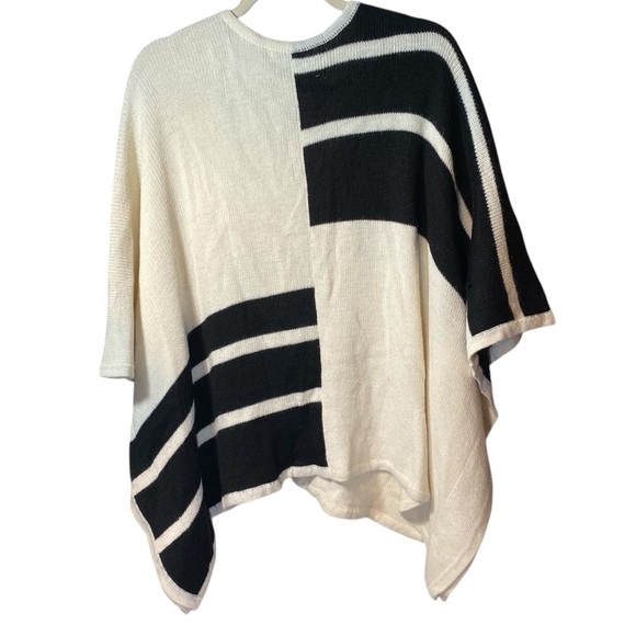 Brochu Walker City Black And White Alpaca wool poncho - Picture 3 of 6